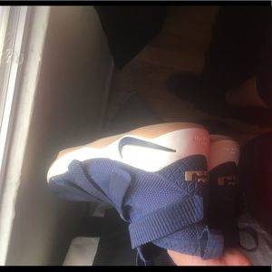 NIKE Lebron soldier 11 “navy gum”